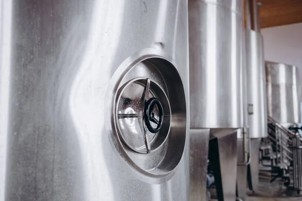 酿造生产桶 现代啤酒厂 — 图库照片