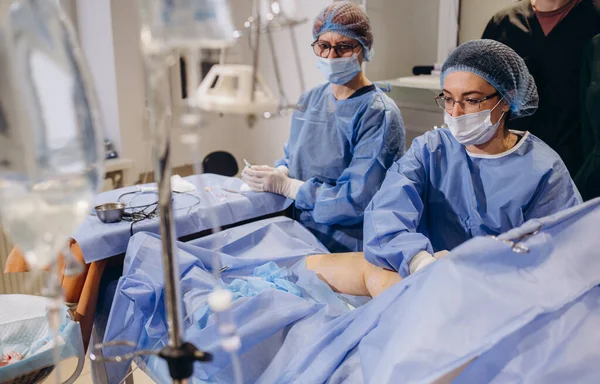 Médecin Assistant Dans Salle Opération Clinique Chirurgie Vasculaire Veineuse Chirurgicale — Photo