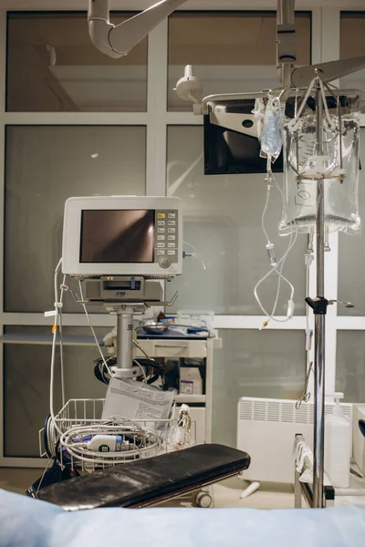 Hastane Tiyatrosunda Kalp Atış Hızı Monitörü Anestezi Cerrahi Monitörüne Bağlı — Stok fotoğraf