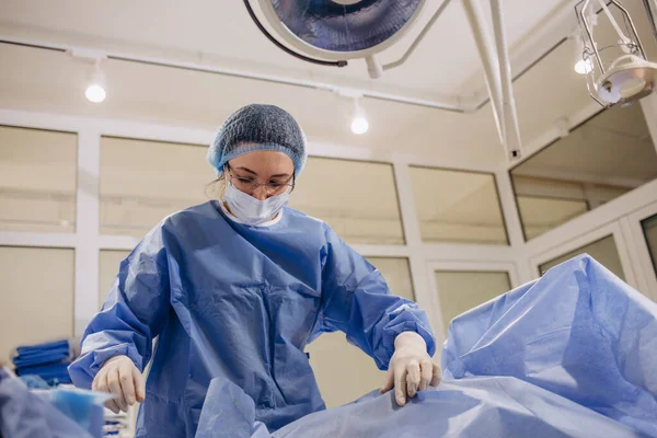 Angiochirurgien Expérimenté Opère Sur Jambe Patient Présentant Des Varices Médecin — Photo