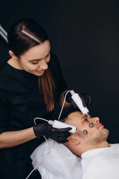 Young Man Undergoing Microcurrent Therapy Beauty Salon — Stock Photo, Image