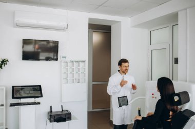 Omurgalılar kliniğinde omurgalı doktorum..