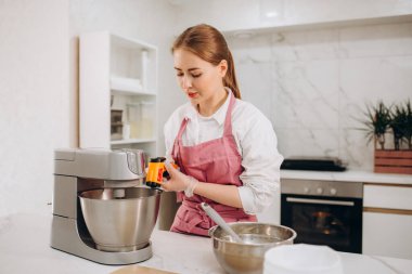 Temassız kızılötesi şekerleme termometresi. Profesyonel pasta şefi ya da çikolatacı..