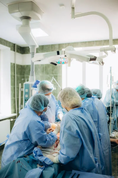 Sezaryenle Doğum Sırasında Bir Grup Doktor — Stok fotoğraf