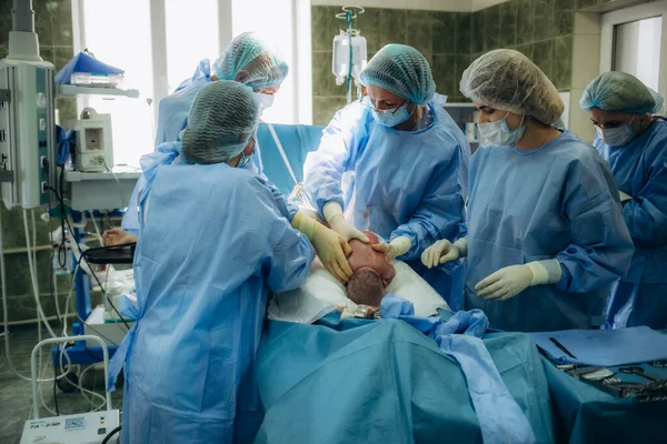 Médecin Équipe Chirurgicale Dans Salle Opération Césarienne Abdominale Pendant Accouchement — Photo