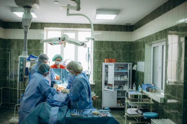 Chirurgien Recoud Patient Dans Salle Opération — Photo