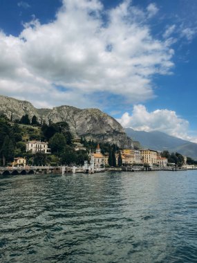 Varenna eski kasaba - Como Gölü, İtalya 'da manzaralı günbatımı manzarası