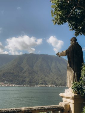 Como Gölü manzarası, İtalya. Temmuz 2023.