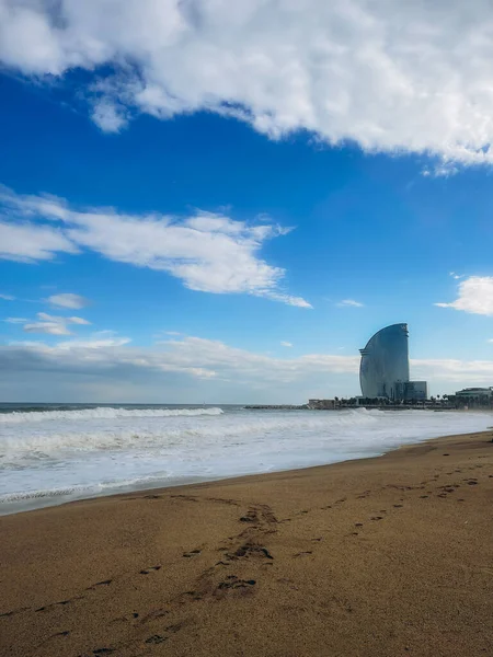Barcelona Daki Barceloneta Sahili Nde Gün Doğumunda Gökyüzü Renkli Olacak — Stok fotoğraf