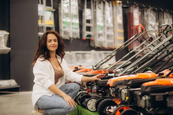 Woman Buys Lawnmower Store High Quality Photo — Stock Photo, Image