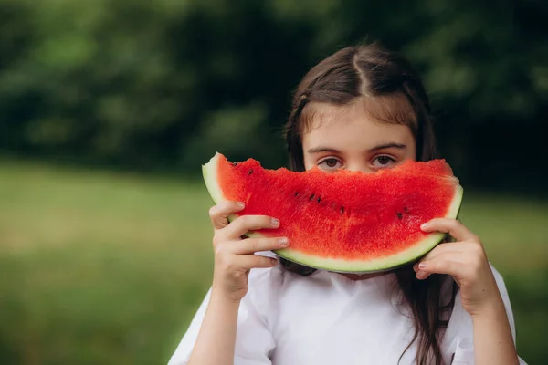 Cute Little Girl Eating Watermelon Grass Summertime High Quality Photo — Stock Photo, Image