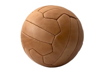 Beyaz Arkaplanda İzole edilmiş Antika Deri Futbol Topu Kesme Yolu Atletizm Konsepti, Eski Moda Oyun dokusu ve İzole Spor Hobisi