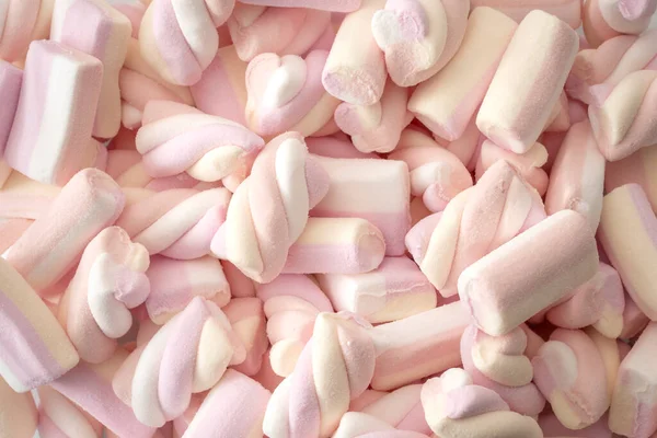 粉红和白棉花糖的全框架特写 不健康嗜好 高热量零食 糖尿病风险因素和色块食品小吃的概念 图库图片