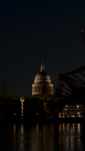 Paul Katedrali Thames Nehri Millennium Köprüsü Nün Hızlı Hareket Eden — Stok video