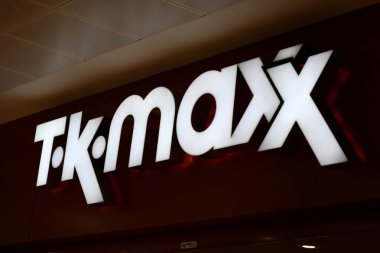 Londra, İngiltere - 19 Aralık 2024: TK Maxx Logo 'nun İllüstrasyon Editör Fotoğrafı, Uluslararası Ucuz Mağaza Zinciri İndirimli Tasarımcı Moda ve Ev eşyaları