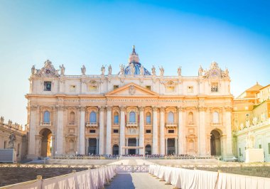 Roma'daki Aziz Engin Katedrali'nde gün, İtalya'nın