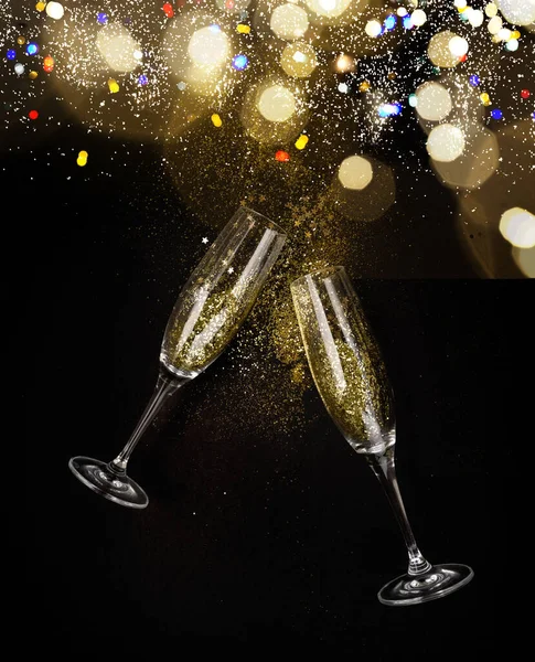 Noel Iki Bardak Mutlu Yıllar Bokeh Siyah Arka Planda Şampanya — Stok fotoğraf