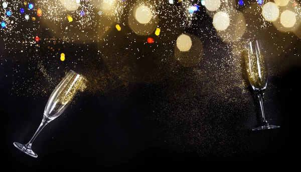Два Бокала Новогодним Шампанским Фоне Черного Баннера Боке — стоковое фото