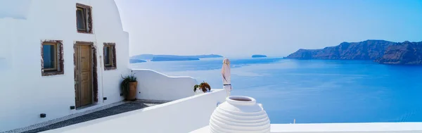 Красивые Детали Острова Санторини Типичный Дом Белыми Стенами Голубым Эган — стоковое фото