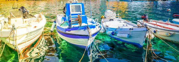 Zatoka Amoudi Łodziami Port Oia Santorini Grecja Słoneczne Lato Stonowane — Zdjęcie stockowe