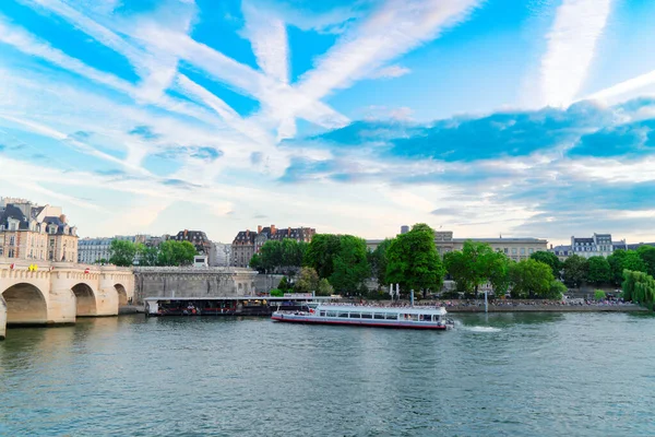 Мост Пон Нойф Река Сена Солнечный Летний День Париж Франция — стоковое фото
