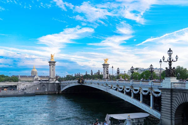 Парижская Достопримечательность Знаменитый Мост Александра Iii Синих Сумерках Париж Франция — стоковое фото