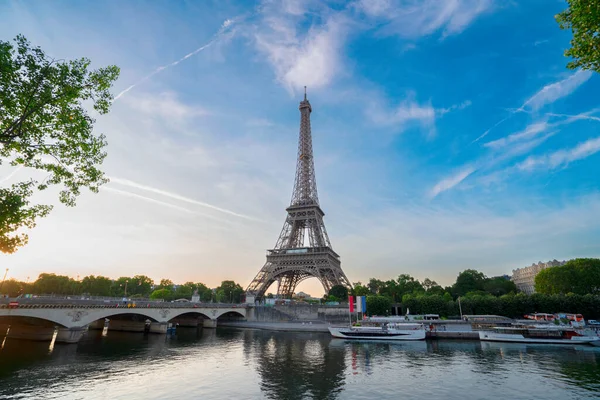 Πύργος Του Άιφελ Και Ποταμός Σηκουάνας Ανατολή Στο Παρίσι Γαλλία — Φωτογραφία Αρχείου