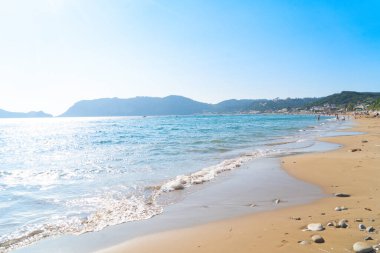 Korfu 'nun popüler plajları. Yunanistan 'ın Korfu adasındaki Agios Georgios Pagon plajında plaj