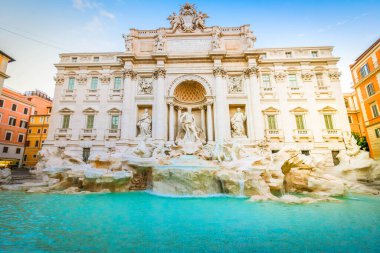 Roma 'da yenilenen Fountain di Trevi, gün doğumunda, İtalya