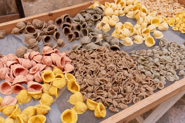 Παραδοσιακό Ιταλικό Φαγητό Χειροποίητα Ζυμαρικά Διαφορετικού Τύπου Μπάρι — Φωτογραφία Αρχείου