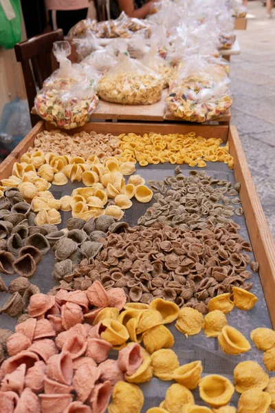 意大利传统食品 不同类型的手工面食 — 图库照片