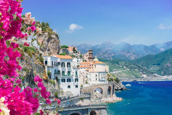 Літо Атрані Амальфі Курорт Тиренськими Морськими Водами Літні Квіти Італія — стокове фото