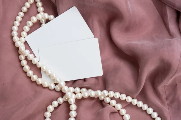 Pearl Jewellery Silk Styled Stock Scene Wedding Invitation Product Showcase — Foto de Stock