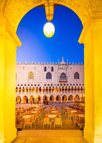 Πλατεία Αγίου Μάρκου Καφέ Και Doge Palace Βενετία Ιταλία Τονισμένο — Φωτογραφία Αρχείου
