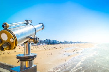 Yazın Scheveningen plajına bakan Lahey Hollanda,