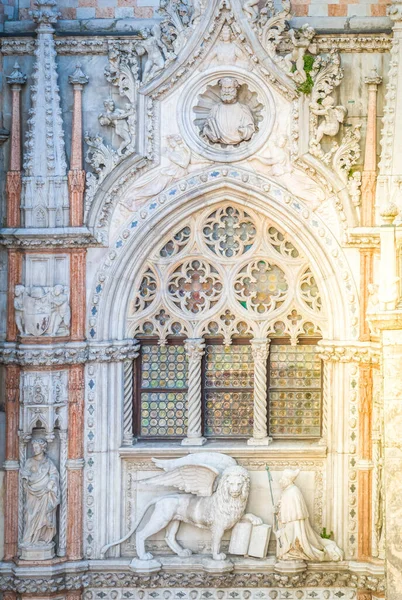 狗的宫殿的细节 中世纪狮子 威尼斯共和国的象征 意大利 — 图库照片