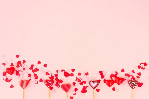 Sevgililer Günü Arka Planında Pembe Arka Planda Kırmızı Kalpler Kopyalama — Stok fotoğraf