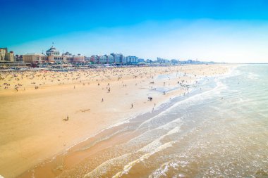 Scheveningen Plajı Kurhaus Simgesel Yapı ve deniz, Lahey Hollanda