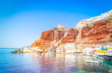 Amoudi Körfezi, Oia Limanı, Santorini Yunanistan güneşli yaz mevsiminde