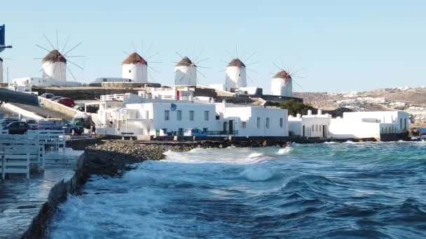 希腊米科诺斯岛海景上著名的米科诺斯岛风车 — 图库视频影像