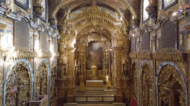 Wnętrze Tradycyjnego Kościoła Portugalskiego Wieku — Wideo stockowe