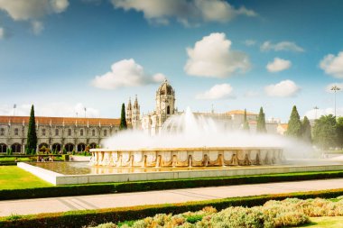 Mosteiro dos Jeronimos Çeşmede yaz günü, Lizbon, Portekiz ile