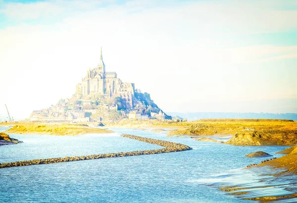 Mont Saint Michel Ciudad Sobre Agua Mar Francia Retro Tonificado —  Fotos de Stock