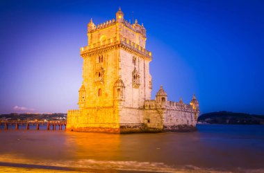 belem Famouse torre mavi gece, lisbon, Portekiz