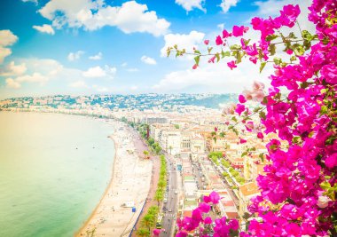 Nice 'in sahil ve deniz manzarası, Cote dAzur, Fransa, çiçekli