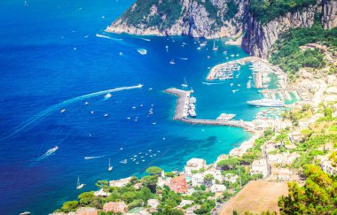 Güzel Marina Grande limanı manzarası yukarıdan, Capri Adası, İtalya