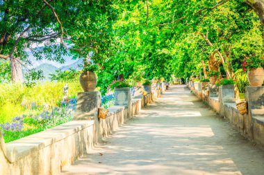 İtalya 'nın Amalfi kıyısındaki Ravello köyündeki park galerisi