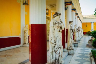 Achilleion Müzesi 'nin inanılmaz detayları, Korfu, Yunanistan' ın ünlü turistik mekanı