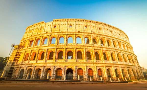 Вид Знаменитые Руины Колизея Восходе Солнца Риме Италия — стоковое фото