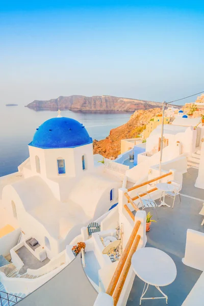 Tradycyjna Grecka Wioska Oia Santorini Niebieskimi Kopułami Kościołów Dachów Wsi — Zdjęcie stockowe